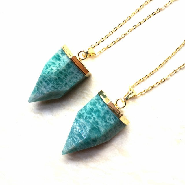 Amasonitt spissanheng med kjede og gulldecor