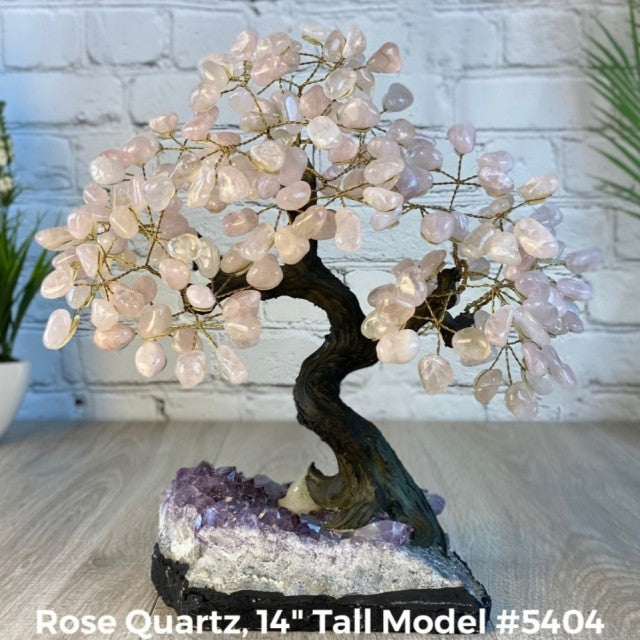 Vakre og eksklusive Feng Shui - Bonsai Lykketrær m/ ekte krystaller og Ametyst Clusterfot, 35cm høy, Rosenkvarts, 6kg