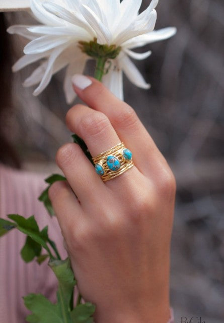 HÅndlaget, Designring med små Torquise Copper stener, 18 K Gold Electroplated.