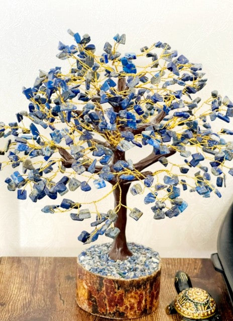 NYHET ! STORE FENG SHUI KRYSTALL LYKKETRE ... Lapis Lazuli 25 - 30CM, 500 Chips Krystaller