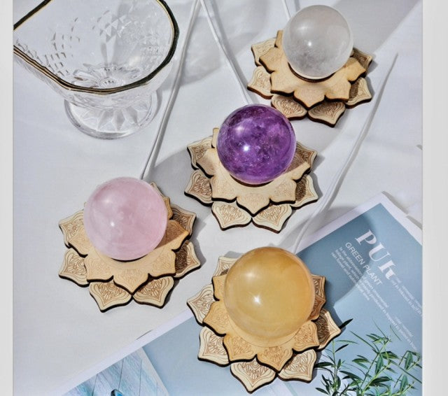 Ny, hÅndlaget Lotus Sphere Crystal Led Lamp - 50 - 55mm Ametyst