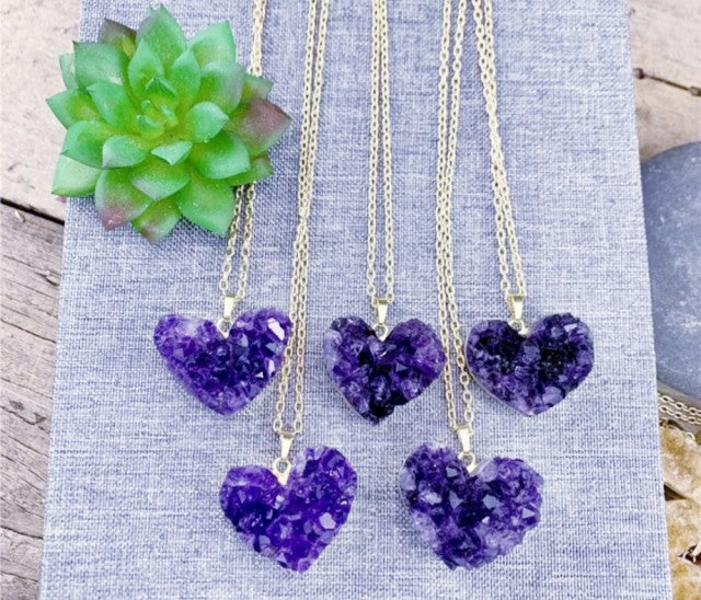 Vakre, Large 35-40mm Druzy Uruguay Ametyst Hjerteanheng Gold Electroplated med kjede..