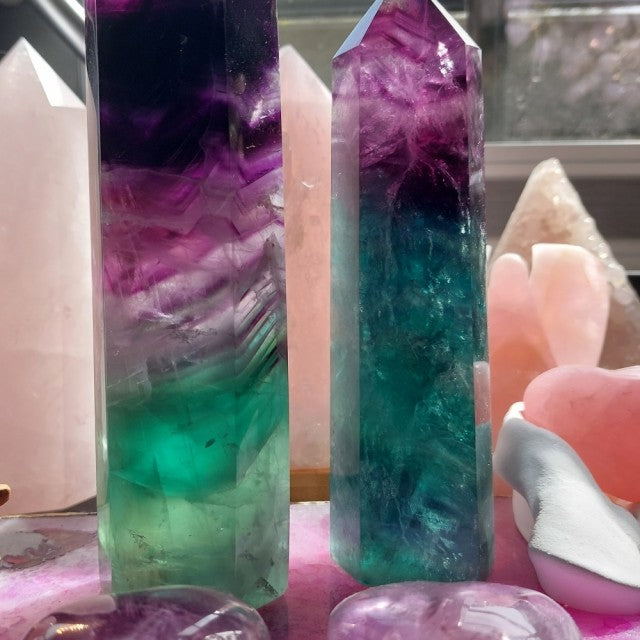 Vakre Fluoritt Regnbue TÅrnkrystall, XL 17 - 18 cm. 700 - 800gram