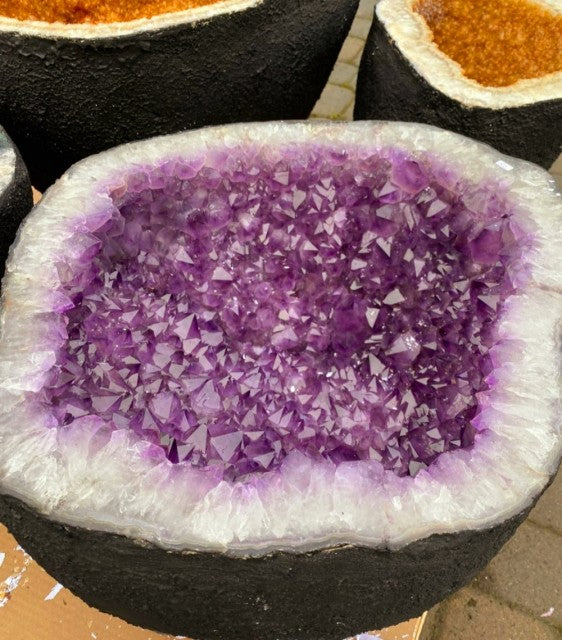 Supereksklusive og massive Ametyst Geode Salongbord, 46 og 96kg