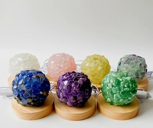 NY YELLOW QUARTZ - CITRINE Sphere Ledlampe med trebase og usb, ca. 9 -10cm