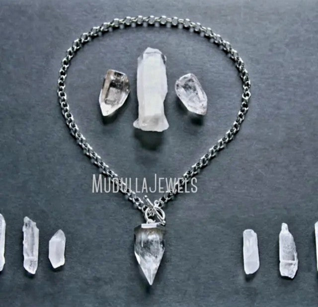 Nytt kraftfult MudullaJewels Clear Quartz Silverplated kjede m/Bullet Point spissanheng