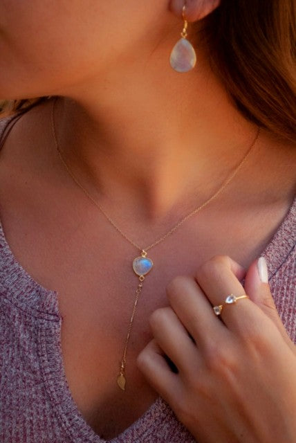 Nytt og enkelt Cila Designkjede med Moonstone, 18 K Gold Filled