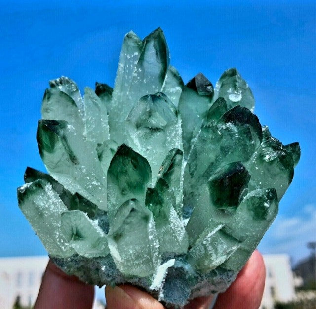 Small Grønn mineralkvarts Cluster krystalldekorasjon, ca. 300gram