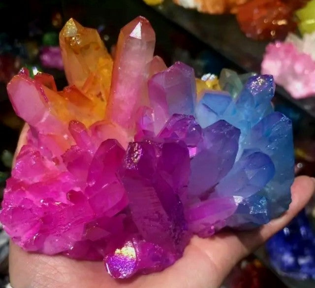Trendy Aura Rainbow Quartz Clustre , Mixed Color, behandlet naturlig Quartz, Large 700 - 800 Gram