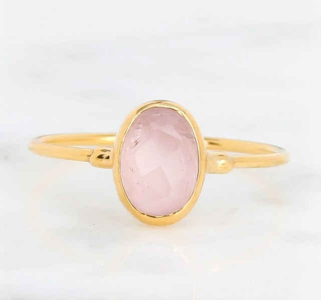 Ny, hÅndlaget rustik Oval Rose Quartz Stone, Gold Filled Ring