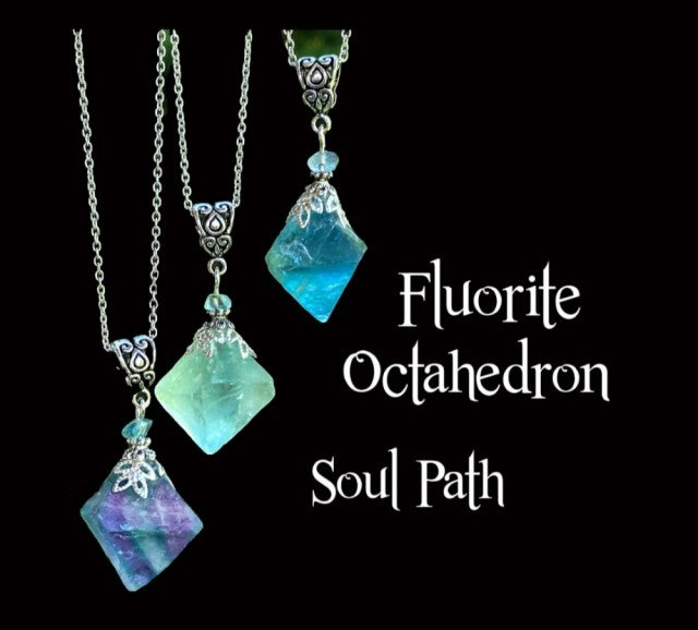 Nye, hÅndlagede rÅkrystall kjeder med Fluoritt anheng !