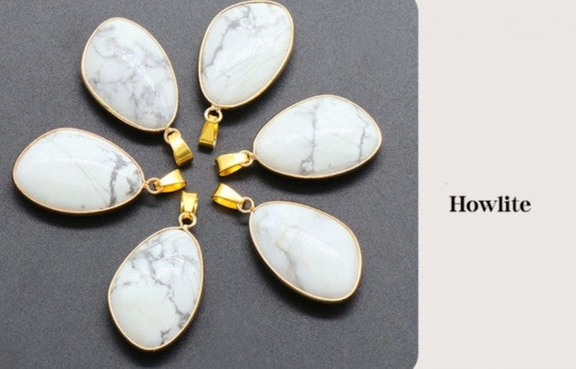 Nye, vakre Howlite Stone Designkjeder, Gold Electroplated - 30x20mm Tear Drop Design
