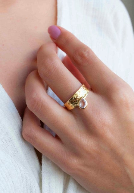 Håndlaget, Designring med Rose Quartz i tykt ringdesign 18 K Gold Electroplated.