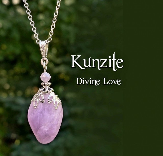 Nye, hÅndlagede Kunzite Stone ( Devine Love ) Anheng m/kjede