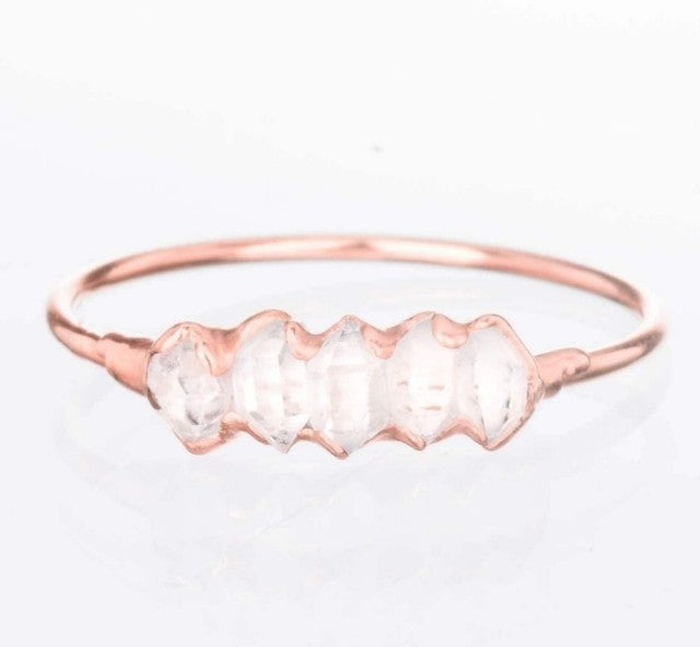 Ny, hÅndlaget rustik 5 stone Rosegull Ring med Clear Quartz