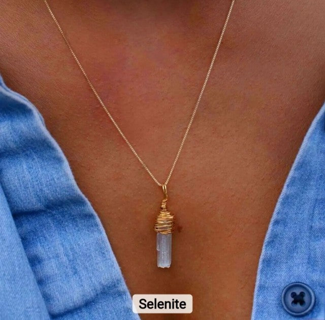 Nytt, enkelt og vakkert Selenite Råkvarts anheng m/kjede, gold electroplated