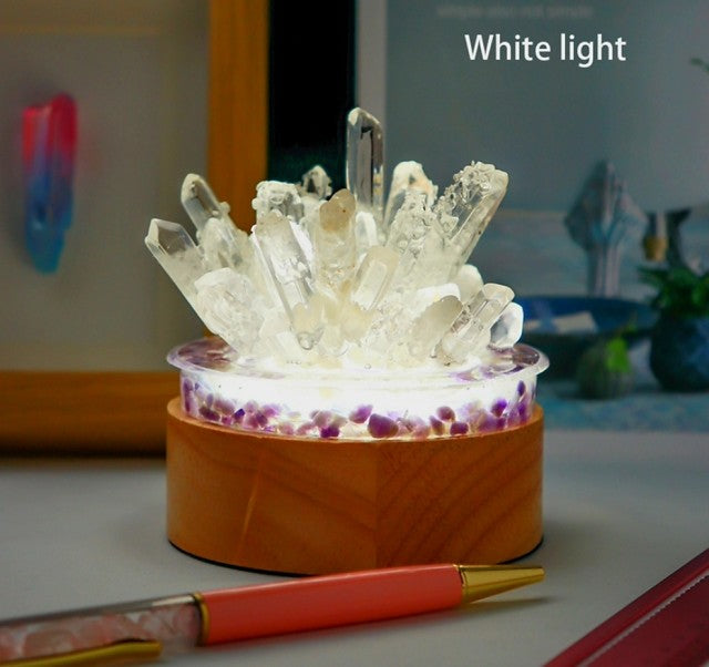 Ny, dekorativ Clear Quartz Cluster Krystallampe m/led trebase, ca. 10cm