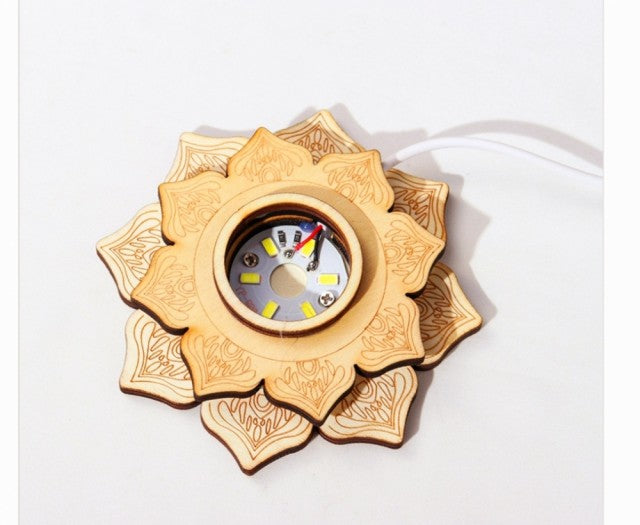 Ny, hÅndlaget Lotus Sphere Crystal Led Lamp - 50 - 55mm Clear Quartz