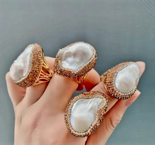 Nye, vakre og unike Pearl Shell GemStone Ringer, Gold Electroplated - justerbare