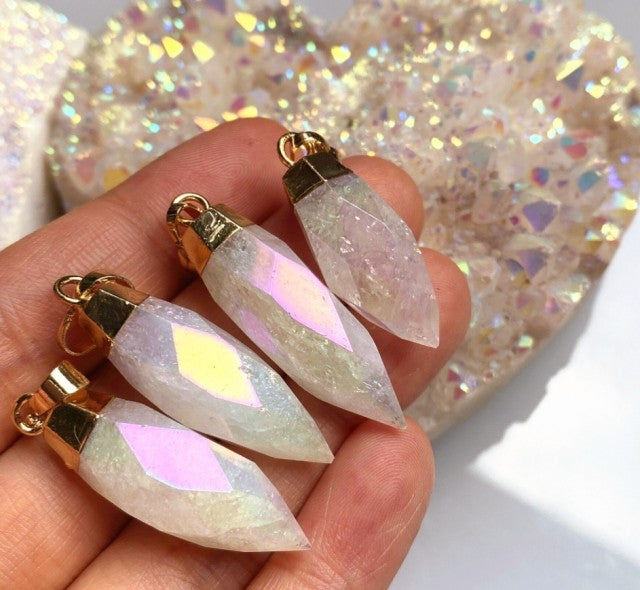 Nye Spike Point Pendel Anheng i Angel Aura Quartz m/kjede , Gold Electroplated