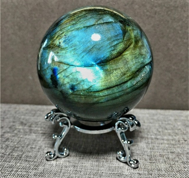 Magisk og beskyttende Labradorit Sphere Krystallkule 80 - 90mm, Large