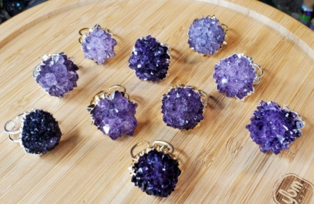 Vakker Uruguay Ametyst Rosett Ring 925s silver electroplated, justerbar.