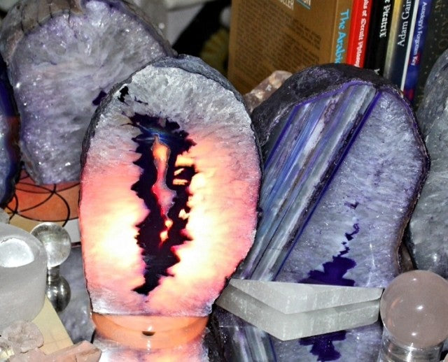 Supervakker XL lilla large Agat Geodelampe, 18 - 20cm, inkl. trebare m/ledlys og remote control