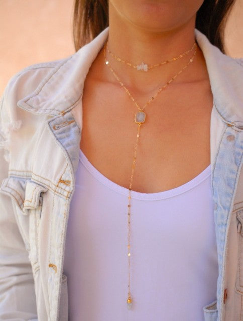 Nytt og langt Cila Designkjede med Labradorite, 18k Gold plated..