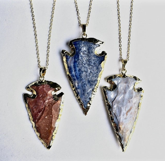 Vakre, XL JASPER Rock "Arrow Head" anheng ca. 25x55mm m/kjede, 24K Goldplated..