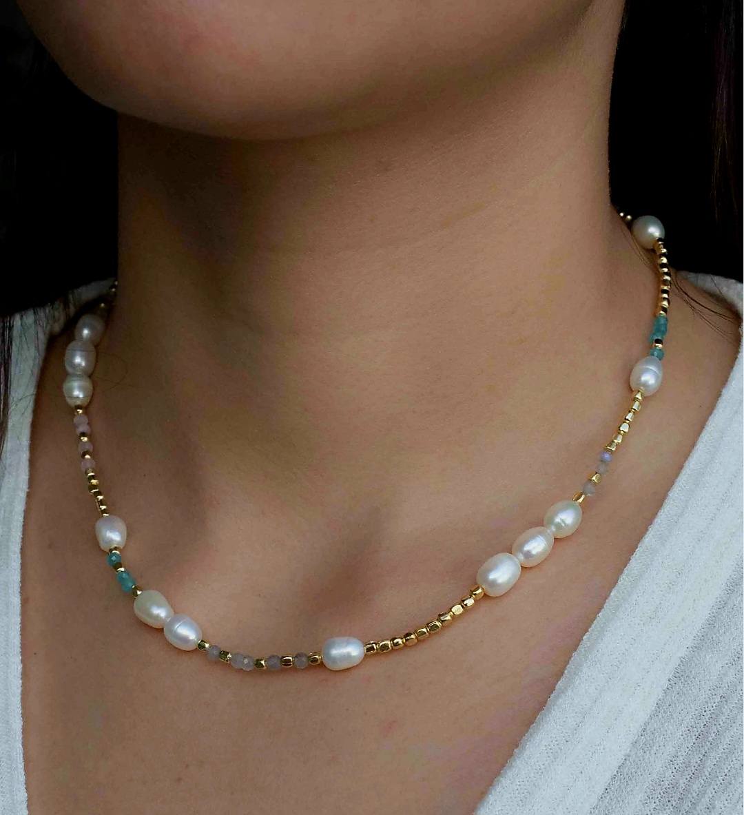Nytt og vakkert CILA Perle & Quartz Halskjede med Labradorite, Aqua Chalsedony, Rose Quartz, 18K Goldplated