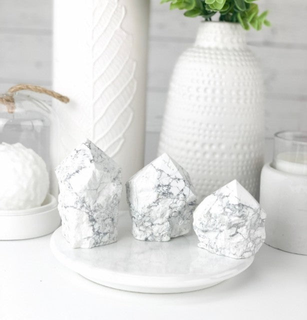 RÅ Point TÅrnkrystaller Hvit Howlitt , Medium ca. 200 gram