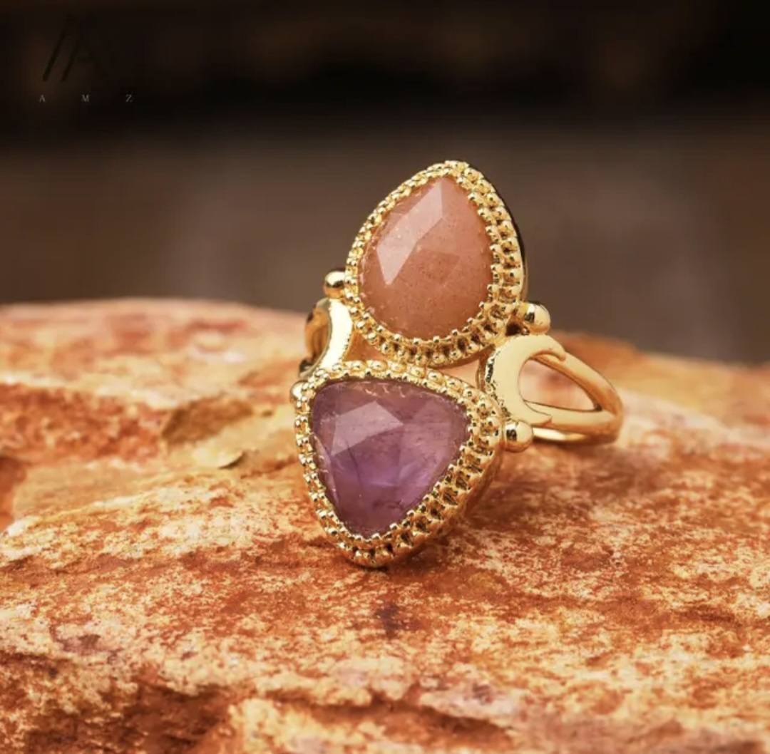 Nye MICCI Design Natural Two Stone Rings, 18K Goldplated, one size - justerbar, Ametyst og Sun Stone