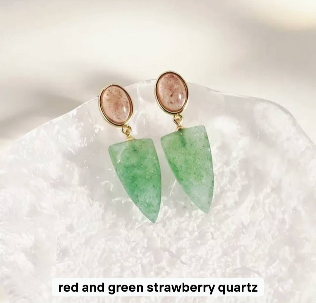 Nye MICCI DESIGN natural Red + Green Strawberry Quartz Øredobber, 32x10mm 24k Gold Electroplated