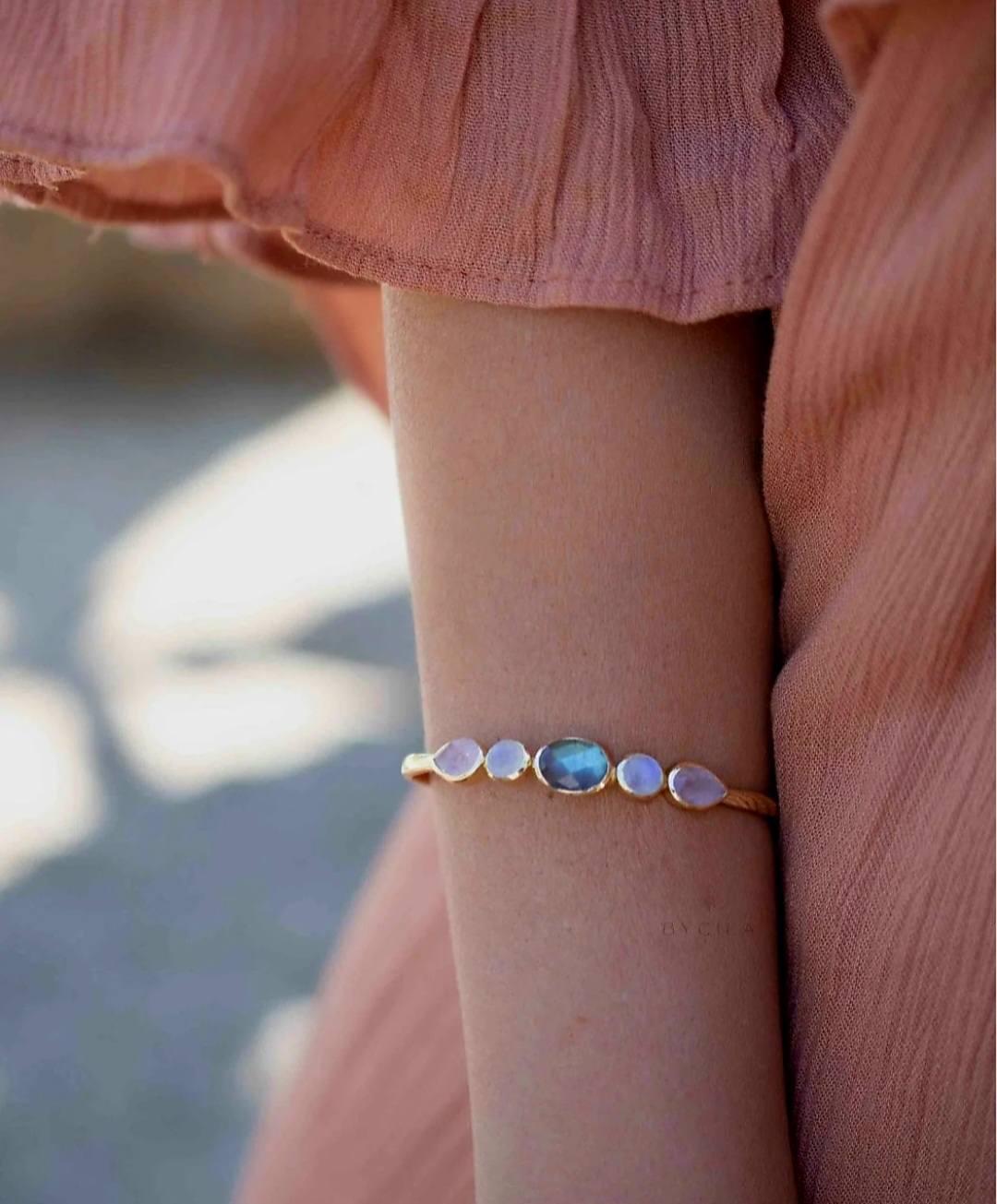 CILA " Luiana" Design Armbånd w/ Moonstone, Labradorite & Rose Quartz, ,5 Stone Design, 18K Gold Electroplated