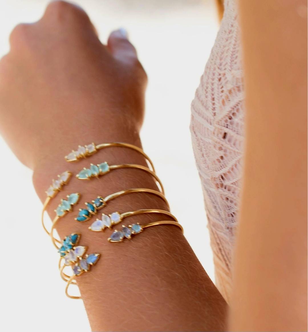 CILA " Yasmin " Design Armbånd w/, Aqua Chalsedony, 18K Gold Electroplated