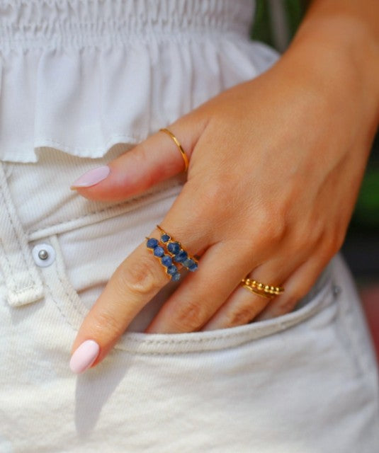 Ny, hÅndlaget rustik RÅ Sapphire 5 Stone Rosegull Ring