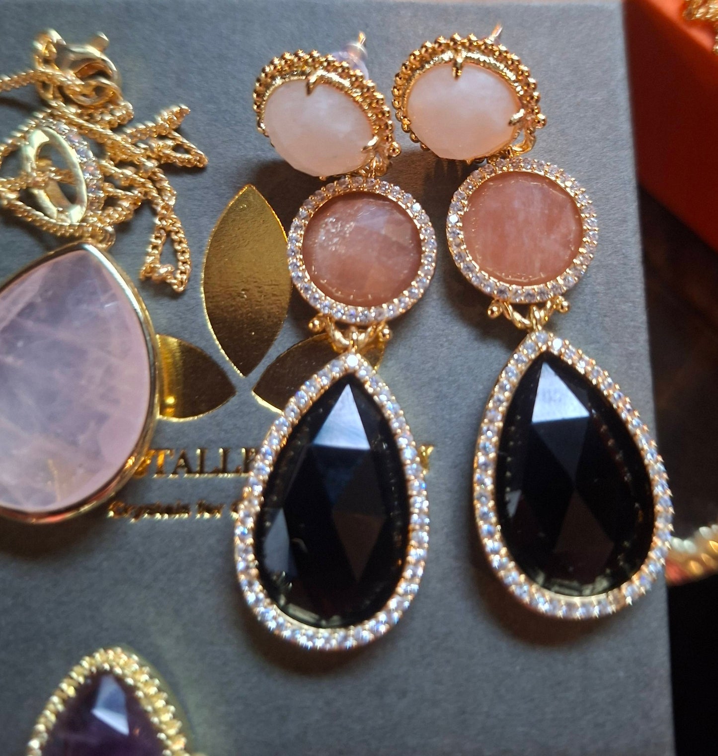 Nye MICCI DESIGN natural Purple AGATE Long Drop Øredobber, 58x17mm 24KGold Electroplated - Black Onyx, Hvit Quartz, Strawberry Quartz