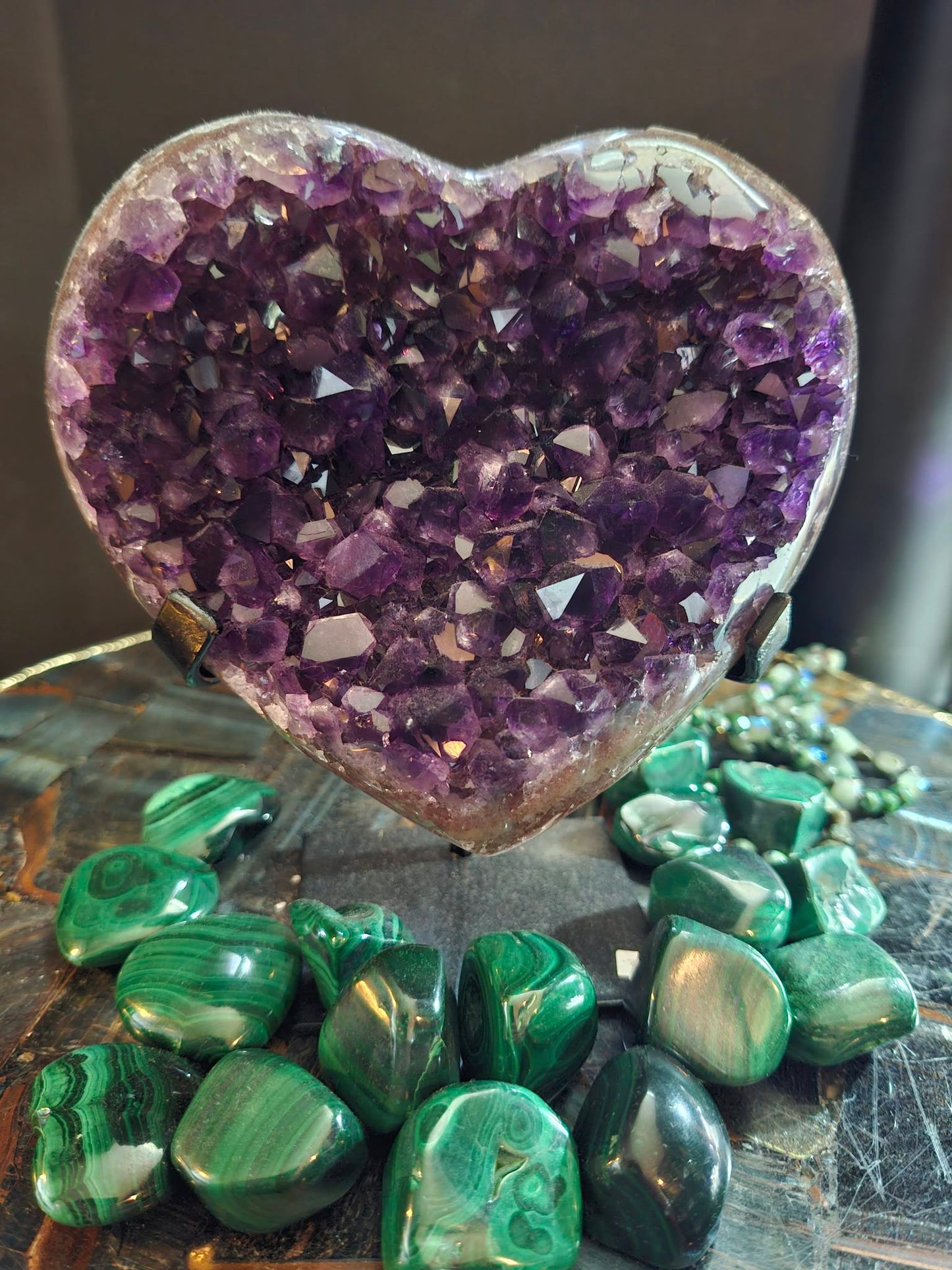 Månedens Utvalgte / Natural Deep Purple Uruguay Amethyst Heart Carving, Unique Piece, HST0266, 1kg - 16x13.5cm