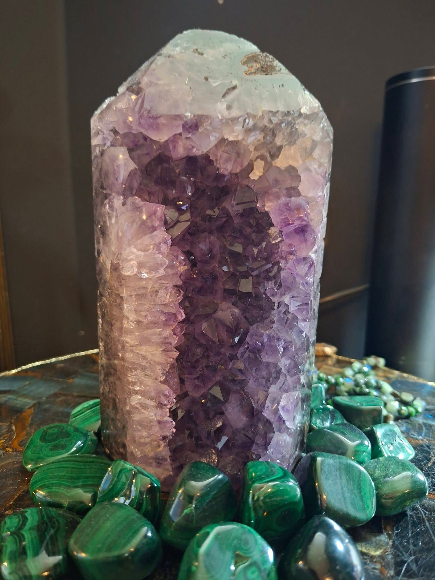 MÅNEDENS UTVALGTE / Natural Uruguay Amethyst & Agate Stone Tower AAA+ Quality Geode, 19x10cm, STP0178