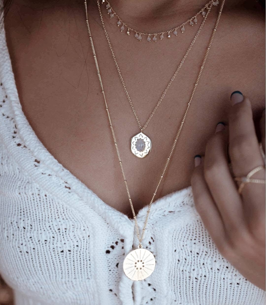 Nytt, vakkert Krystallkjede i et lekkert og Trendy Medallion Design med MOONSTONE, 18K Gold filled