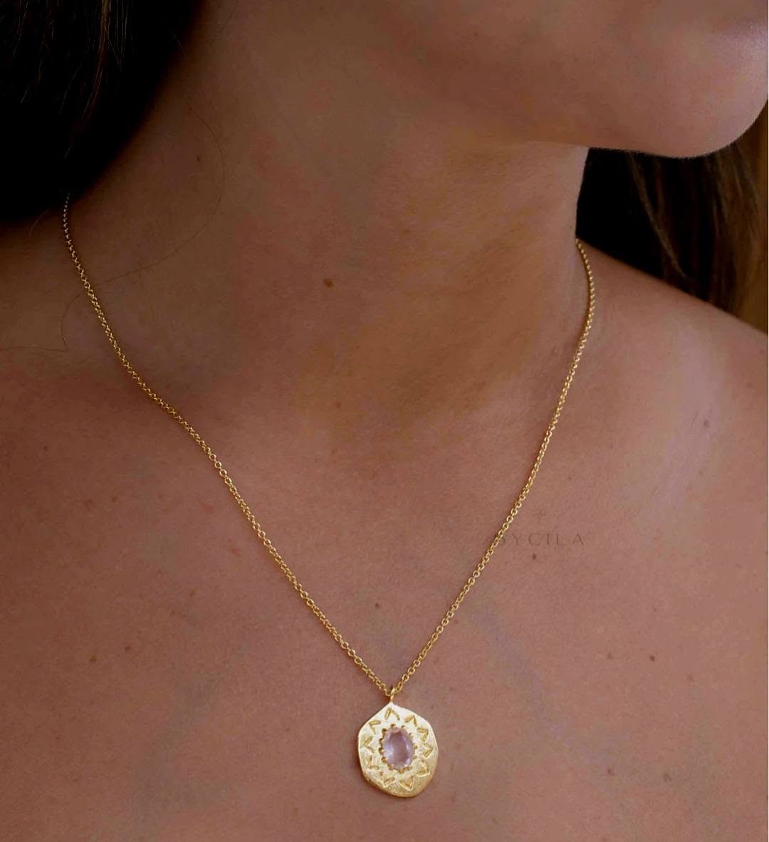 Nytt, vakkert Krystallkjede i et lekkert og Trendy Medallion Design med Rose Quartz, 18K Gold filled