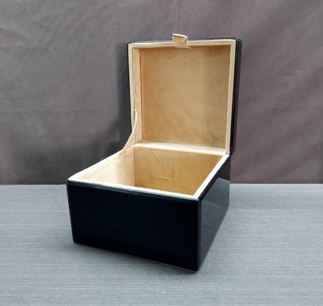 Exclusiv og stor Jewelry Box i Sort fasettslipt glass ( Todelt 17.5x12.5cm )