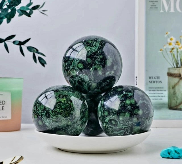 Sjeldne og vakre Green PEACOCK 70 - 80mm Sphere ( Krystallkule )