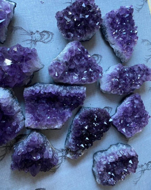 Premium High Grade Ametyst Cluster, 200 - 300 gram , 10 - 12cm