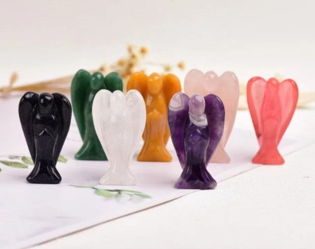 Engler, 7,5cm Klar Kvarts, Ametyst, Lapis Lazuli, Rosenkvarts, Gul, Oransje og Rød Aventurin.