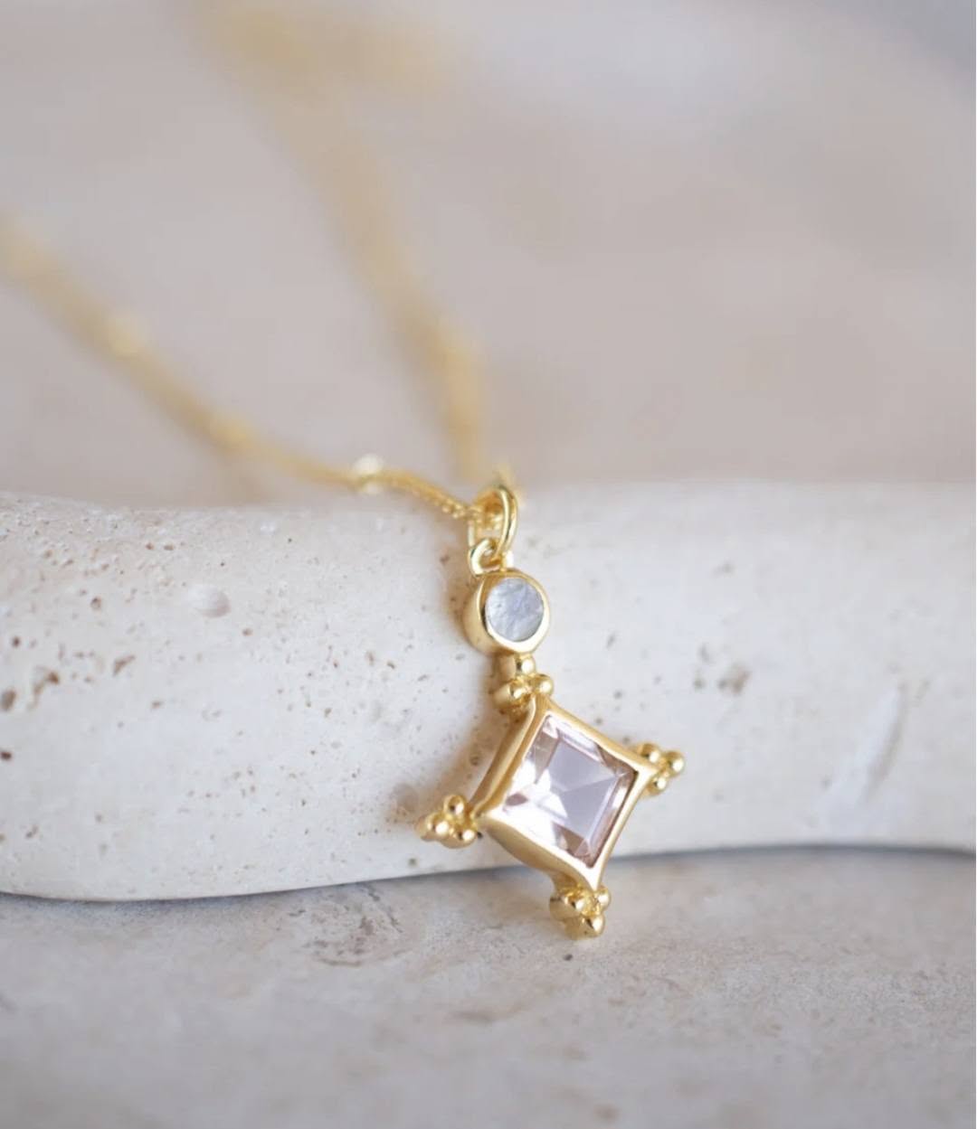New CILA " Laila " Necklace w/ Morganite Hydro, Moonstone 18K Goldplated,