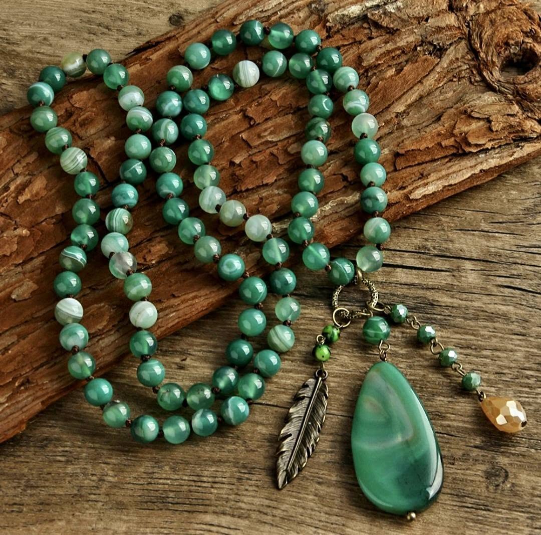 NEW LONG BOHEMIAN GREEN AGATE MALAKJEDE ( 80cm ) w/ Oval Pendant
