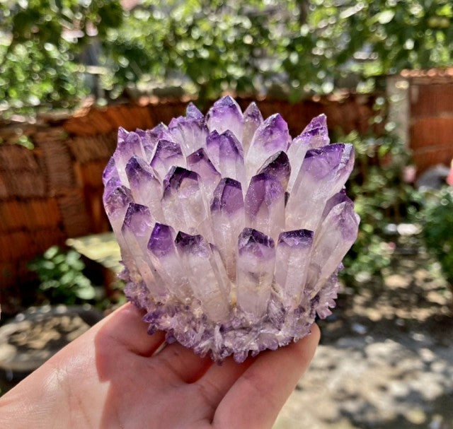 Medium Klar Purple mineralkvarts Cluster Tower krystalldekorasjon, ca. 500gram