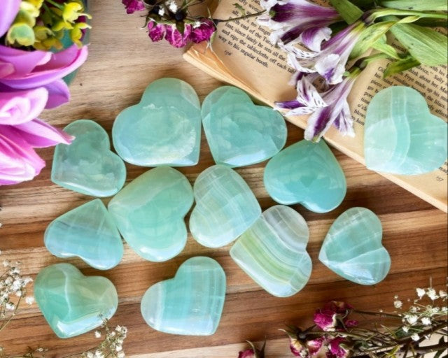 Supervakre Carribean Green Pistachio Calcite Hjertekrystaller , Large 50 - 60mm