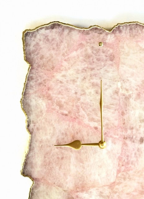 Vakker og eksklusiv XXL Rosenkvarts veggklokke, Gold Electroplated, 38x25cm